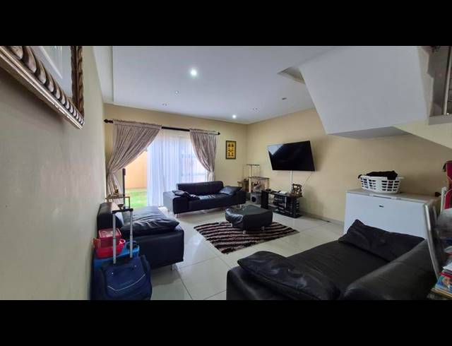 3 BEDROOM TOWNHOUSE FOR SALE IN RASLOUW GARDENS